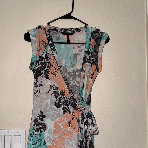 NEW! BCBGMAXAZRIA Floral Wrap Dres- NWOT- NEVER WORN - Picture 6 of 12